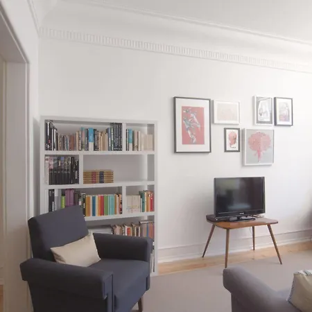 Flattered To Be In Appartement