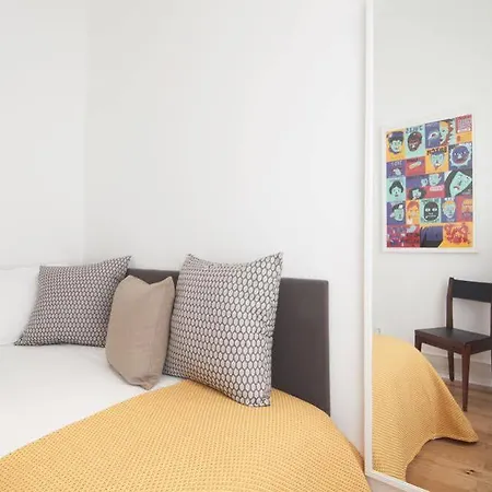 Flattered To Be In Appartement