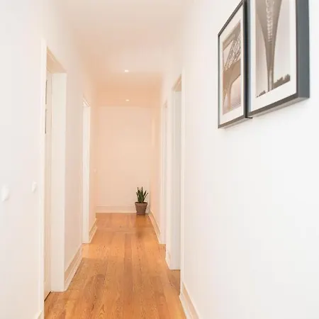 Flattered To Be In Apartamento