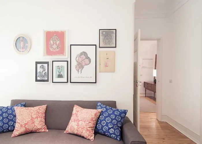 Flattered To Be In شقة Lisboa