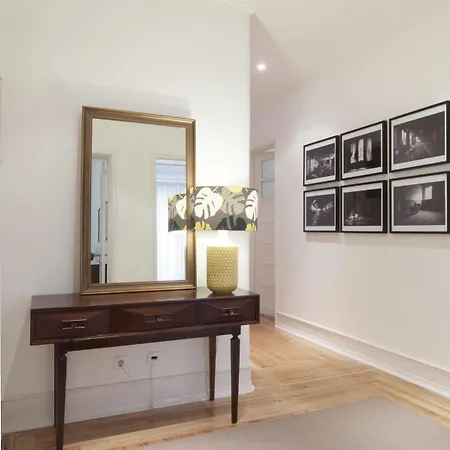 Flattered To Be In Appartement