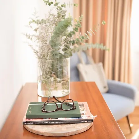 Flattered To Be In Appartement